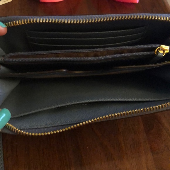 Michael Kors wristlet - Picture 2 of 3